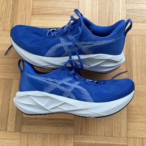 ASICS Novablast 5, size 10 Men’s